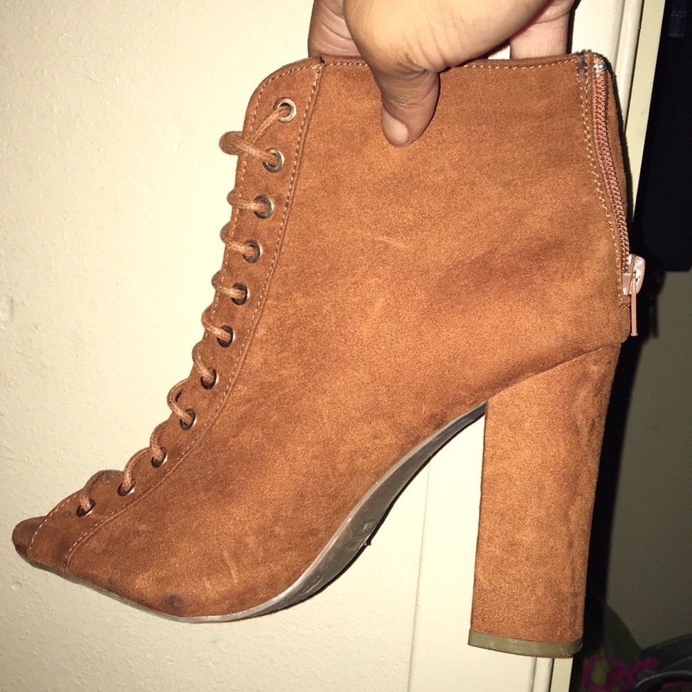 Women shoes only worn once - Picture 3 of 3